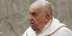 Vatikan, dün iki kez akut solunum yetmezliği geçiren Papa'nın dinlendiğini açıkladı