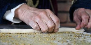 Akçakoca'nın geleneksel lezzeti Melengücceği tatlısı ramazanda da tercih ediliyor
