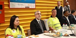 Bakan Işıkhan, Mersin'de liman işçileriyle iftarda buluştu