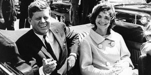 Trump, Kennedy suikastının faili Oswald'a "yardım edilmiş" olabileceğini ima ett