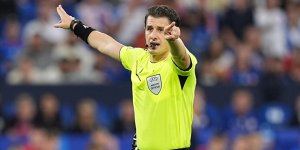 UEFA Uluslar Ligi play-off turu maçını yöneten Halil Umut Meler sakatlık yaşadı