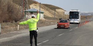 Bayram tatilinde jandarma ve polis trafik güvenliği için yoğun mesai yapacak