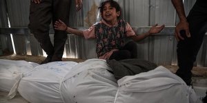 İsrail, Gazze'de yerinden edilenlerin sığındığı BM kliniğini vurdu, 9'u çocuk 19 Filistinli hayatını kaybetti