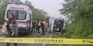 Sinop'ta öğrencileri taşıyan otobüs ile otomobil çarpıştı / 18 Yaralı