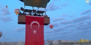 Kapadokya'da gökyüzünde 19 Mayıs coşkusu