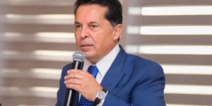GÖREVDEN UZAKLAŞTIRILAN AHMET ÖZER'İN YARGILANMASINA BAŞLANDI