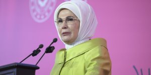 Emine Erdoğan: Aileyi dünyada yeniden hak ettiği saygın konuma yükseltebiliriz