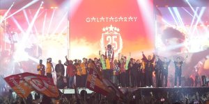 GALATASARAY, 25. ŞAMPİYONLUĞU YENİKAPI'DA TARAFTARIYLA KUTLADI