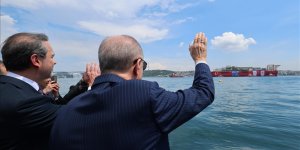 CUMHURBAŞKANI ERDOĞAN, TÜRKİYE'NİN İLK YÜZER GAZ ÜRETİM PLATFORMUNU KARADENİZ'E UĞURLADI