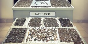KAPIKULE'DE TIRDA TARİHİ ESER NİTELİĞİNDE 12 BİN 770 SİKKE VE OBJE ELE GEÇİRİLDİ