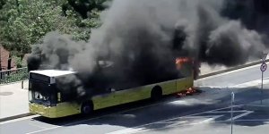 Sarıyer'de yangın çıkan İETT otobüsü kullanılamaz hale geldi