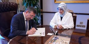 CUMHURBAŞKANI YARDIMCISI CEVDET YILMAZ KURBAN VEKALETİNİ TÜRK KIZILAY'A VERDİ