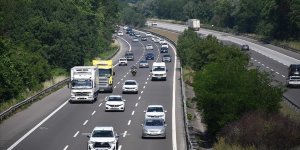 ANADOLU OTOYOLU'NUN BOLU VE DÜZCE KESİMİNDE BAYRAM TATİLİ HAREKETLİLİĞİ KISMEN BAŞLADI