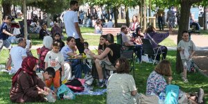 İSTANBULLULAR BAYRAMIN İKİNCİ GÜNÜNDE SAHİL VE PARKLARDA VAKİT GEÇİRDİ