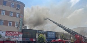 Ümraniye'de oto sanayi sitesindeki iş yerinde yangın çıktı!