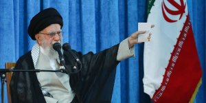 İRAN LİDERİ HAMANEY, İSRAİL'E SERT KARŞILIK VERECEKLERİNİ BİLDİRDİ
