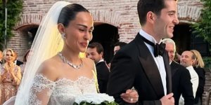 SOSYETE BU DÜĞÜNE AKIN ETTİ