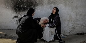 İSRAİL'İN GAZZE'YE SALDIRILARINDA ARALARINDA YARDIM BEKLEYENLERİN DE BULUNDUĞU 32 FİLİSTİNLİ HAYATINI KAYBETTİ