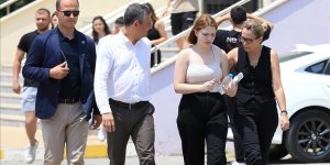 YKS'ye giren Ferdi Zeyrek'in kızı Nehir'i sınav yerine CHP Genel Başkanı Özel götürdü
