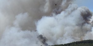 Orman yangınlarına havadan ve karadan müdahale ediliyor