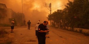 Ormanlık alanlarda çıkan yangınlara havadan ve karadan müdahale ediliyor