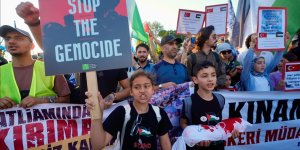 İstanbul'da Open Rafah grubundan "Hazreti Muhammed'e sevgi, Gazze'ye refah" yürüyüşü