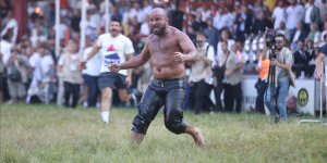 664. TARİHİ KIRKPINAR YAĞLI GÜREŞLERİ'NDE BAŞPEHLİVANLIĞI ORHAN OKULU KAZANDI