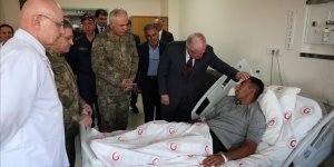 Milli Savunma Bakanı Güler, metan gazından zehirlenen askerleri hastanede ziyaret etti