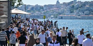 İST'DA YARIN YÜKSEK SICAKLIKLARA KARŞI DİKKATLİ OLUNMASI GEREKİYOR