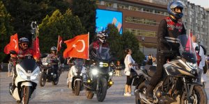 İZMİR'DE MOTOSİKLET VE BİSİKLETLİLER 15 TEMMUZ İÇİN ETKİNLİK DÜZENLENDİ