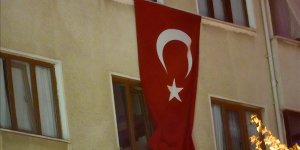 İSTANBULLULARDAN "TERÖRSÜZ TÜRKİYE"YE AY YILDIZLI BAYRAKLARLA DESTEK