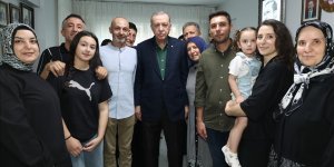 CUMHURBAŞKANI ERDOĞAN, 15 TEMMUZ'DA 3 YAKINI ŞEHİT OLAN MUZAFFER GÜLŞEN'İ EVİNDE ZİYARET ETTİ