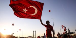 İSTANBUL'da 15 TEMMUZ GECESİ DARBECİLERE KARŞI VERİLEN MÜCADELE AKILLARA KAZINDI