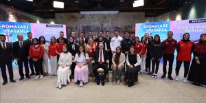 Cumhurbaşkanı Erdoğan, sporcular ve gençlerle bir araya geldi