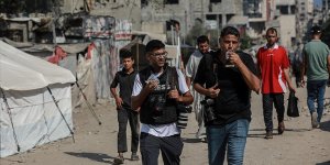 GAZZE'DE AÇLIKLA MÜCADELE EDEN GAZETECİLER, GÖREVLERİNİ YAPMAKTA ZORLUK ÇEKİYOR