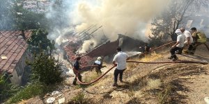 Başkentte çıkan yangında 8 gecekondu kullanılamaz hale geldi