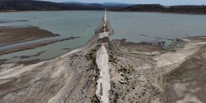 İZMİR'DE KURAKLIK ALARMI: ESKİ İZMİR-ÇEŞME KARA YOLU ORTAYA ÇIKTI