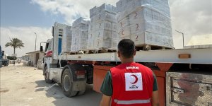 Türk Kızılay'ın Gazze'ye gıda malzemesi taşıyan 165 tırı Refah Sınır Kapısı'ndan geçmeye başladı