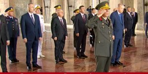 CUMHURBAŞKANI ERDOĞAN BAŞKANLIĞINDAKİ YAŞ ÜYELERİ ANITKABİR'DE