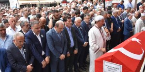 Eski Bayındırlık ve İskan Bakanı Demir'in cenazesi Trabzon'da toprağa verildi