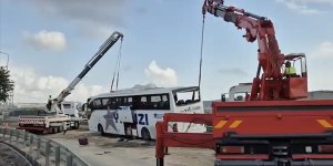 KUZEY MARMARA OTOYOLU'NDA YOLCU OTOBÜSÜ BARİYERLERE ÇARPTI, 3 KİŞİ VEFAT ETTİ / 20 YARALI