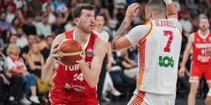 A MİLLİ ERKEK BASKETBOL TAKIMI, HAZIRLIK MAÇINDA KARADAĞ'I YENDİ