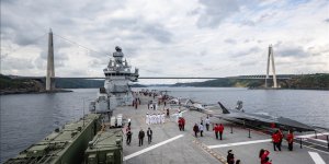 TCG Anadolu, İstanbul Boğazı'ndaki geçiş töreni için Sarayburnu'ndan ayrıldı