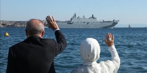 Erdoğan, TEKNOFEST Mavi Vatan kapsamında İstanbul Boğazı'ndan geçen gemileri selamladı
