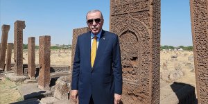 CUMHURBAŞKANI ERDOĞAN, AHLAT'TA SELÇUKLU MEYDAN MEZARLIĞI'NI ZİYARET ETTİ