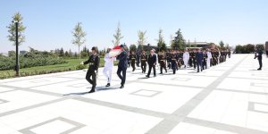 BAKAN GÜLER, DEVLET MEZARLIĞI'NI ZİYARET ETTİ