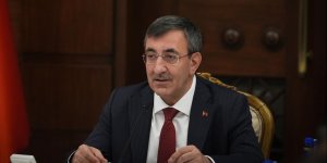 CUMHURBAŞKANI YARDIMCISI YILMAZ, "FİLENİN SULTANLARI" VE "12 DEV ADAM"I KUTLADI