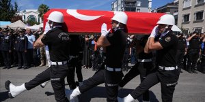 İzmir'de polis merkezine silahlı saldırıda şehit olan polisler son yolculuğuna uğurlandı