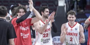 A MİLLİ BASKETBOL TAKIMI, AVRUPA ŞAMPİYONASI'NDA 24 YIL SONRA YARI FİNALE YÜKSELDİ