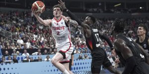 12 Dev Adam, EuroBasket'i gümüş madalyayla tamamladı